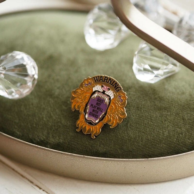 インテリア雑貨・小物 > ピンズ【WARNING LION】