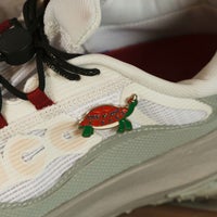 インテリア雑貨・小物 > ピンズ【LIFE IS NOT A RACE TORTOISE】