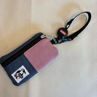 CHUMS > コミューターパスケーススウェットナイロン 【Dusty Pink/Indigo】