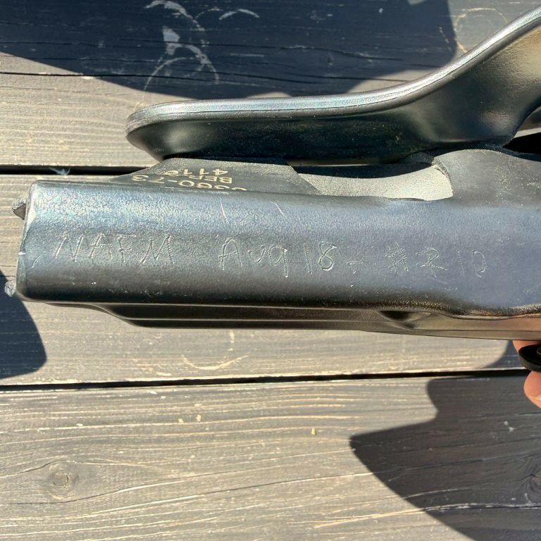 G.I.TTOOLS > SAFARIRAND社 ホルスター（バラ/右利き用）