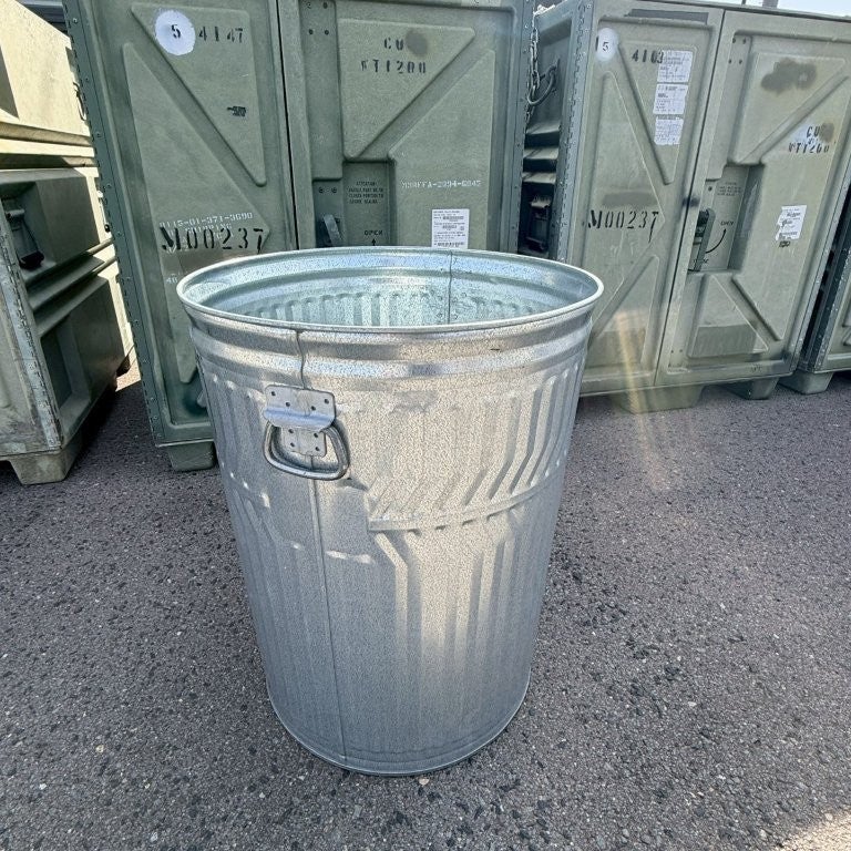 G.I.TTOOLS > 米軍実物 32ガロン スチール製ゴミ箱