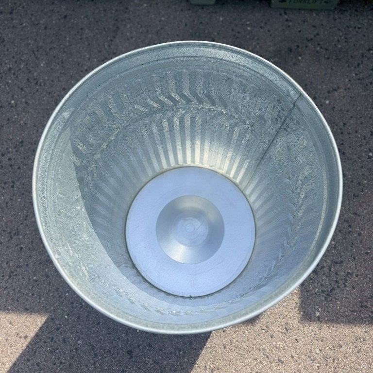 G.I.TTOOLS > 米軍実物 32ガロン スチール製ゴミ箱